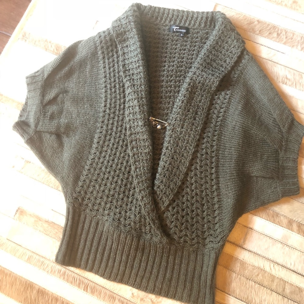 Trendy Small Oversized 3/4 Sleeve Gray Sweater
